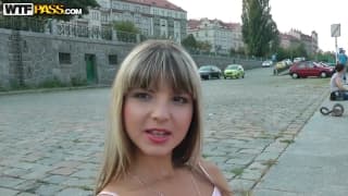 Gina Gerson, salope russe se fait baiser en public à Prague