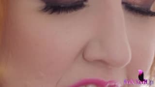 Sonia Hardcourt et sa black amie dans une fellation délicieuse