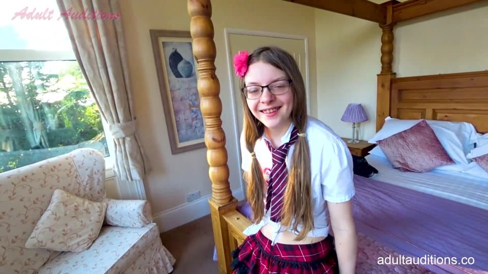 Jeune étudiante anglaise baisée en casting porno