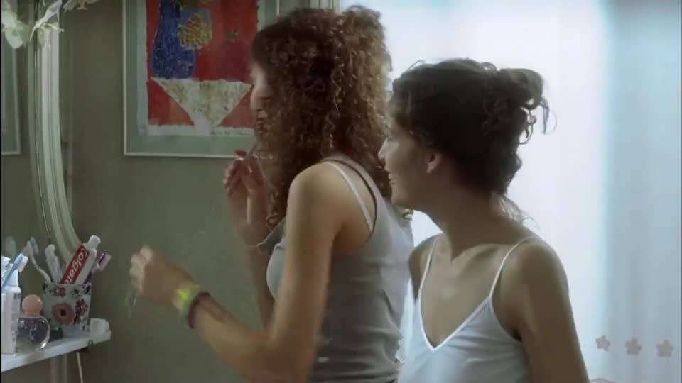 Laetitia Casta toute nue dans le film 'le grand appartement'