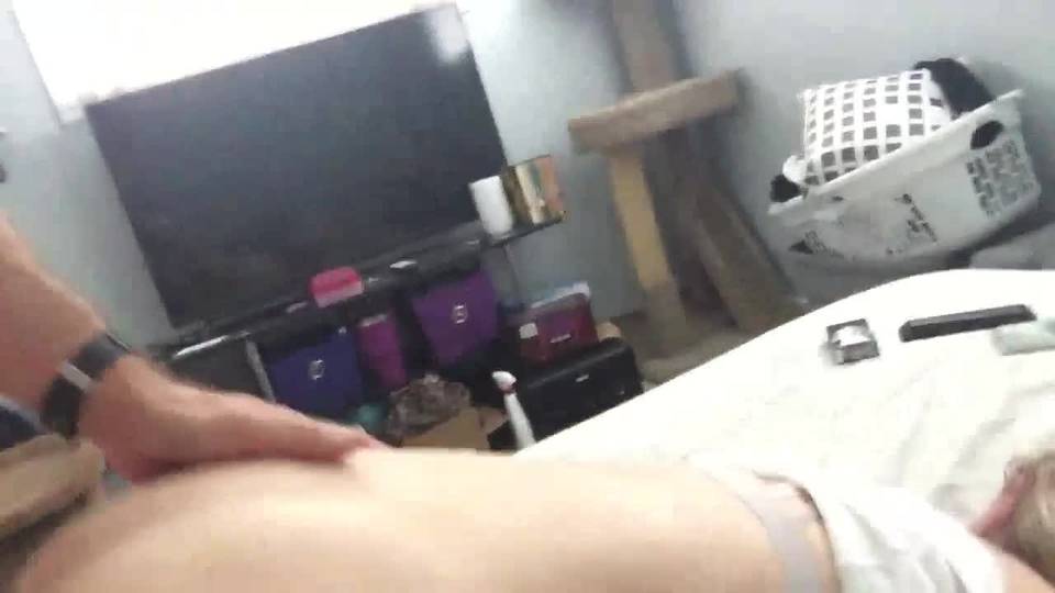 Femme soumise qui donne son cul pour combler son mari