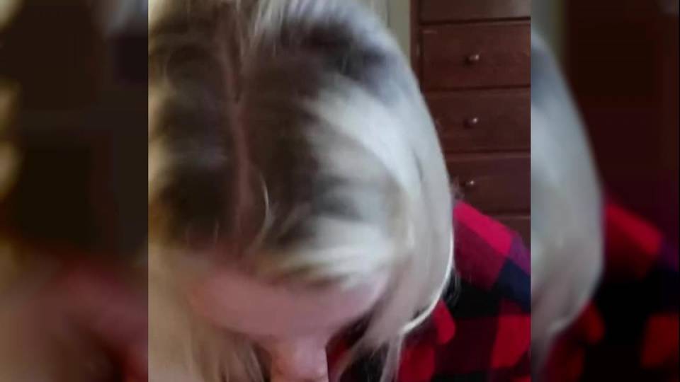 Elle adore jouer avec le sperme !