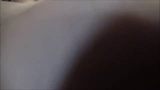 Kate Dee et April Love sucent la bite et la prennent avant la faciale